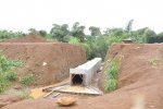 Bitumage de la route Mbama-Messamena et de 5km de voirie à Abong-Mbang. 19,75% de réalisation des travaux